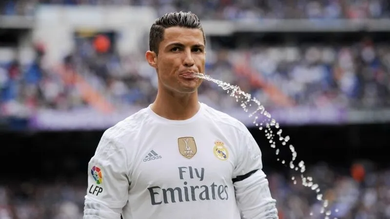 Ronaldo khóc meme thật dễ thương và vui nhộn Ronaldo khóc meme thật dễ thương và vui nhộn