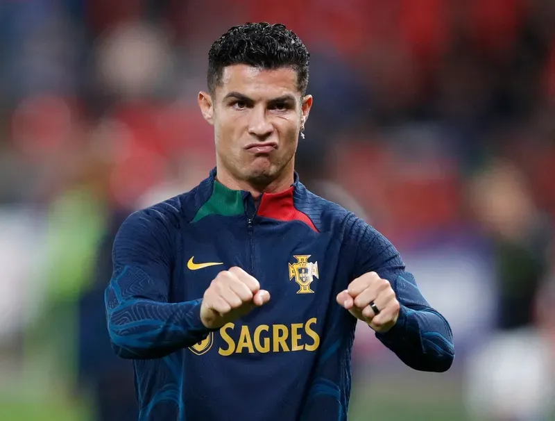 Ronaldo drinking meme khiến bạn không thể nhịn cười Ronaldo drinking meme khiến bạn không thể nhịn cười