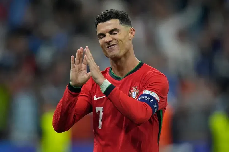 Meme ronaldo khóc khiến bạn không thể rời mắt Meme ronaldo khóc khiến bạn không thể rời mắt