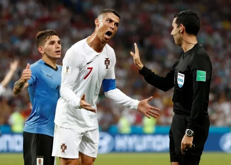Ronaldo hun messi meme thật dễ thương và vui nhộn Ronaldo hun messi meme thật dễ thương và vui nhộn