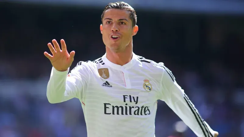 Meme ronaldo uống nước thật dễ thương và vui nhộn Meme ronaldo uống nước thật dễ thương và vui nhộn