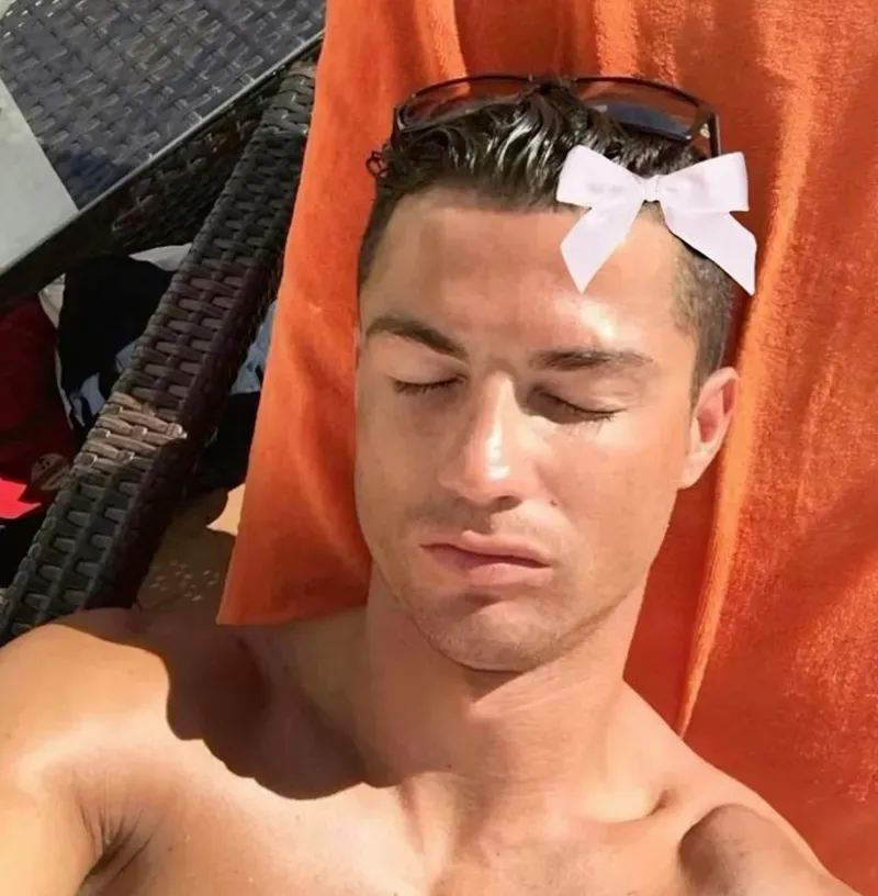 Ronaldo meme cry khiến bạn cảm thấy thích thú Ronaldo meme cry khiến bạn cảm thấy thích thú