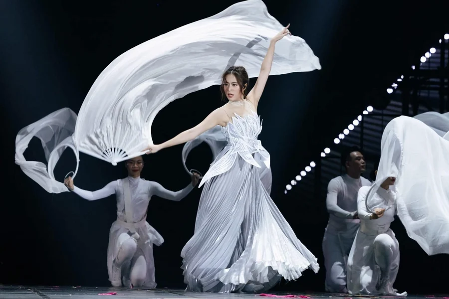 Hoàng Thùy Linh lấy chồng là một sự kiện gây chú ý trong làng giải trí