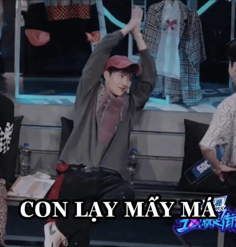 Meme chắp tay lạy thể hiện sự tôn kính một cách hài hước Meme chắp tay lạy thể hiện sự tôn kính một cách hài hước