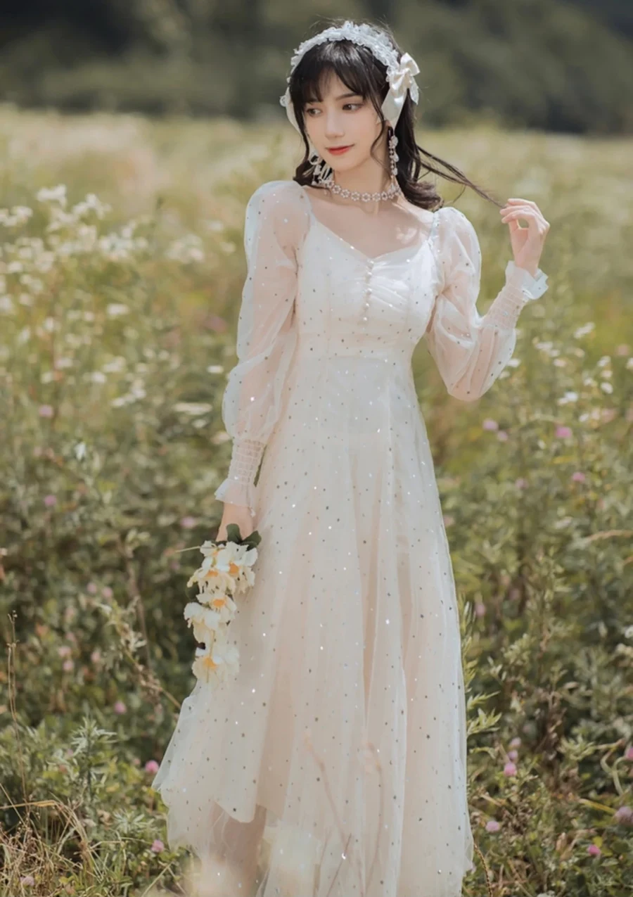 Áo dài tết cách tân mang đến sự hiện đại và trẻ trung Áo dài tết cách tân mang đến sự hiện đại và trẻ trung