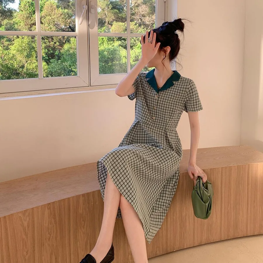 Áo dài trắng học sinh thể hiện sự trong sáng và thanh thuần Áo dài trắng học sinh thể hiện sự trong sáng và thanh thuần