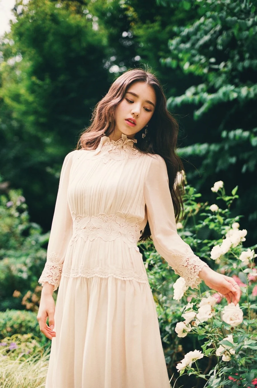 Cô dâu áo dài trắng giúp bạn thể hiện sự duyên dáng trong ngày trọng đại Cô dâu áo dài trắng giúp bạn thể hiện sự duyên dáng trong ngày trọng đại