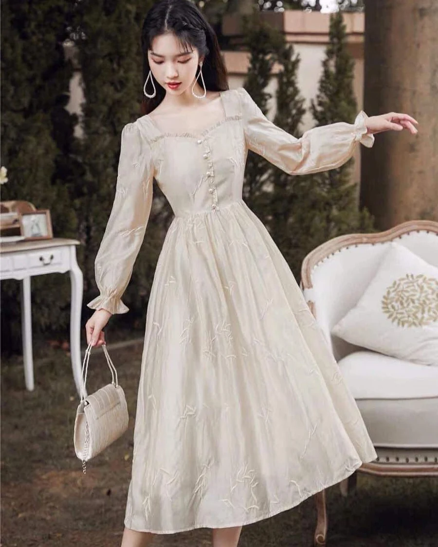 Gái xinh mặc áo dài mỏng tạo nên sự nhẹ nhàng và thu hút Gái xinh mặc áo dài mỏng tạo nên sự nhẹ nhàng và thu hút
