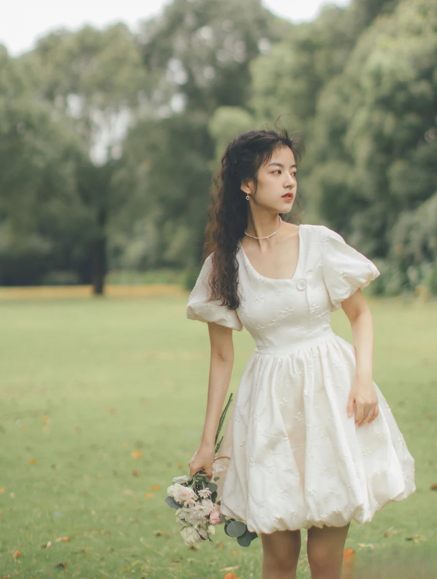 Gái đẹp chụp hình che mặt tạo nên sự bí ẩn và thu hút Gái đẹp chụp hình che mặt tạo nên sự bí ẩn và thu hút