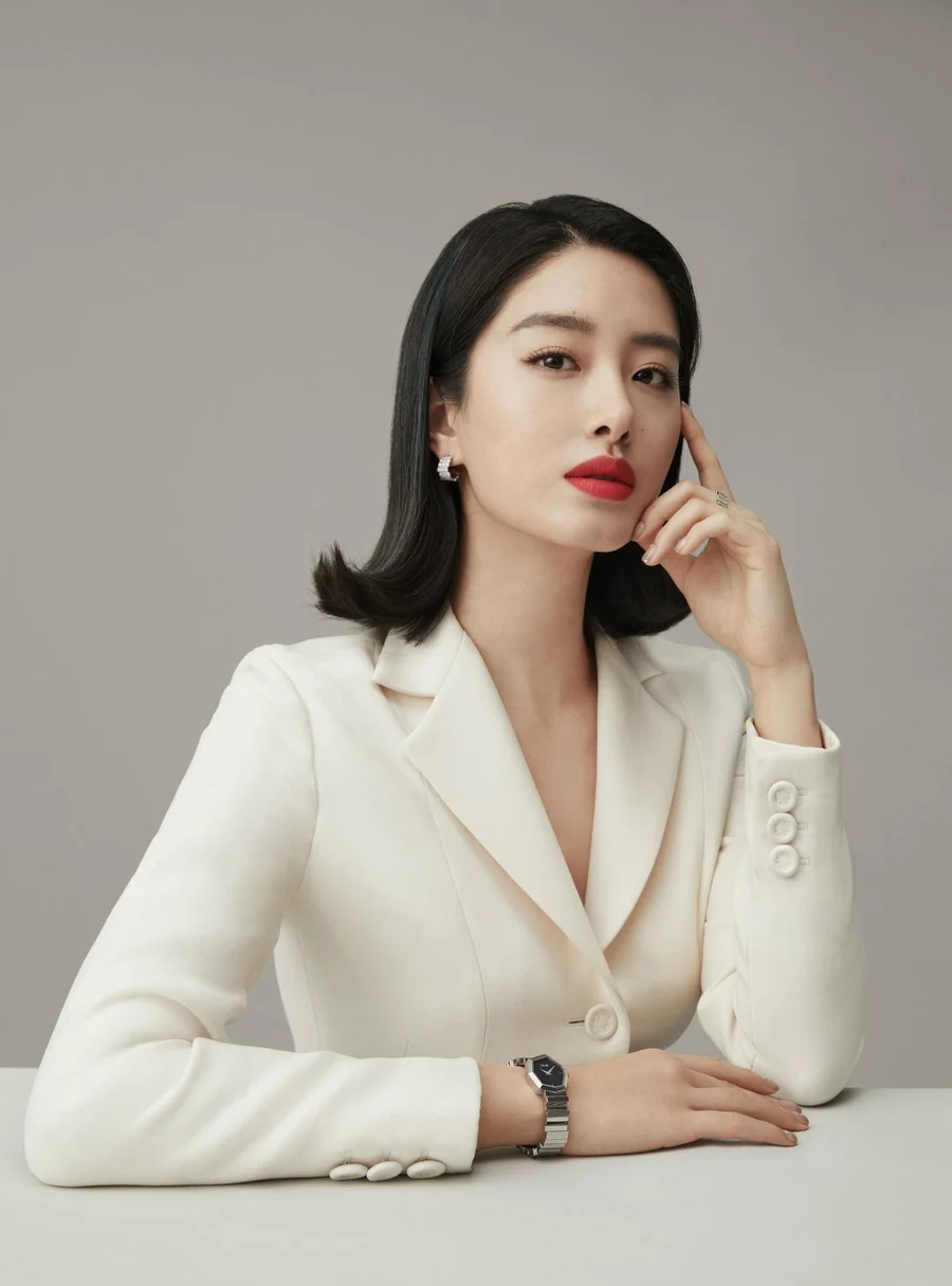 Gái xinh mặc váy che mặt tạo nên sự quyến rũ và bí ẩn Gái xinh mặc váy che mặt tạo nên sự quyến rũ và bí ẩn