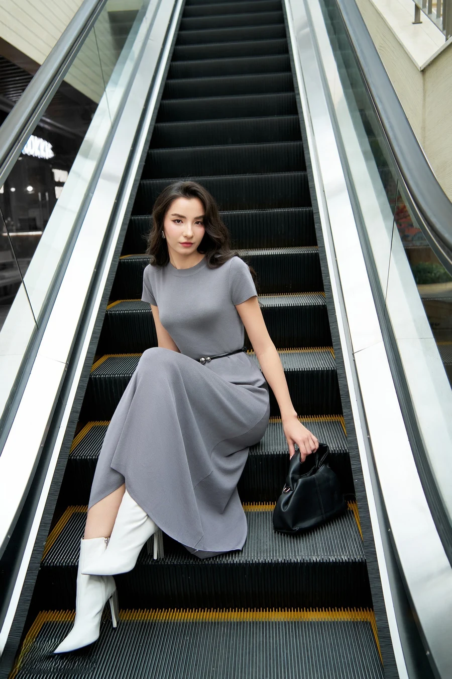 Hình ảnh gái mặc váy ngắn mang đến sự trẻ trung và năng động Hình ảnh gái mặc váy ngắn mang đến sự trẻ trung và năng động