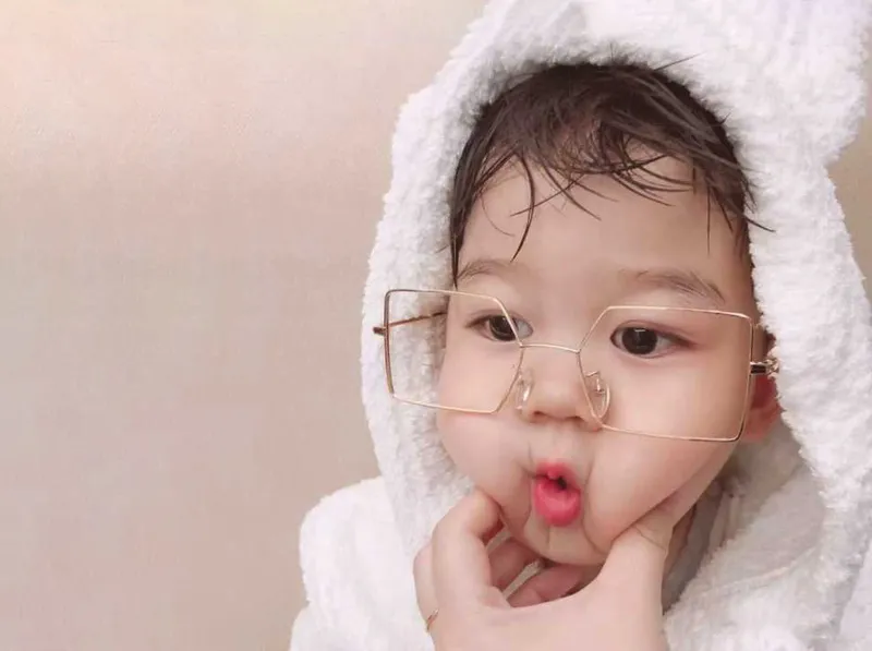 Em bé meme dễ thương khiến mọi người cảm thấy vui vẻ Em bé meme dễ thương khiến mọi người cảm thấy vui vẻ