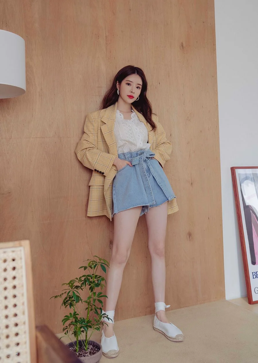 Gái xinh tiktok mặc váy ngắn nhảy tạo nên không khí vui tươi Gái xinh tiktok mặc váy ngắn nhảy tạo nên không khí vui tươi