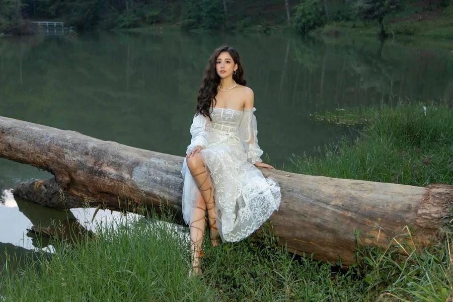 Mai Phương Thúy lộ mu là một trong những hình ảnh gây chú ý Mai Phương Thúy lộ mu là một trong những hình ảnh gây chú ý