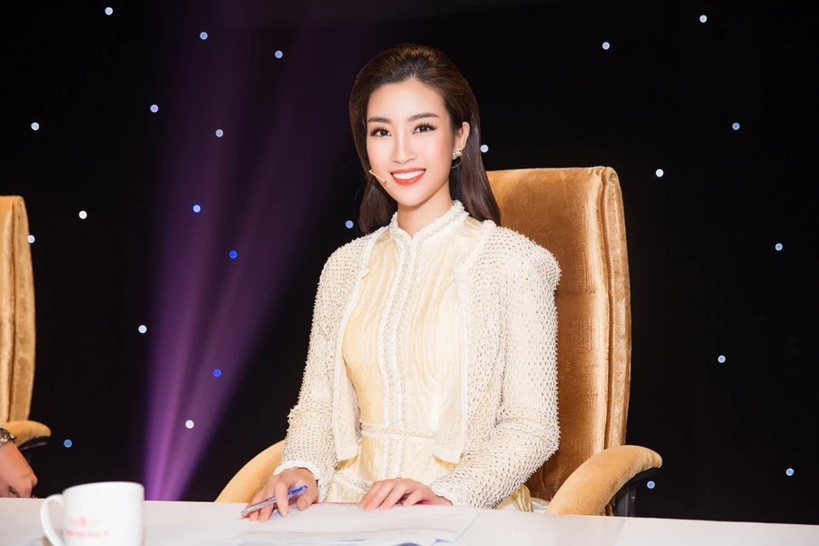 Đỗ Mỹ Linh dẫn chương trình mang đến sự chuyên nghiệp và thu hút Đỗ Mỹ Linh dẫn chương trình mang đến sự chuyên nghiệp và thu hút