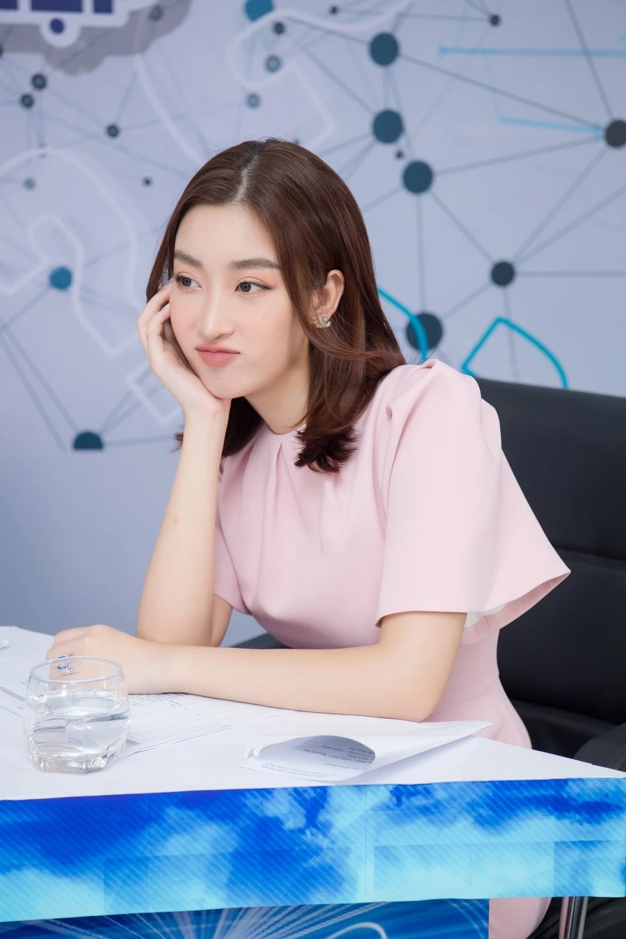 Hoa hậu Lương Thùy Linh và Đỗ Mỹ Linh cùng nhau tỏa sáng Hoa hậu Lương Thùy Linh và Đỗ Mỹ Linh cùng nhau tỏa sáng