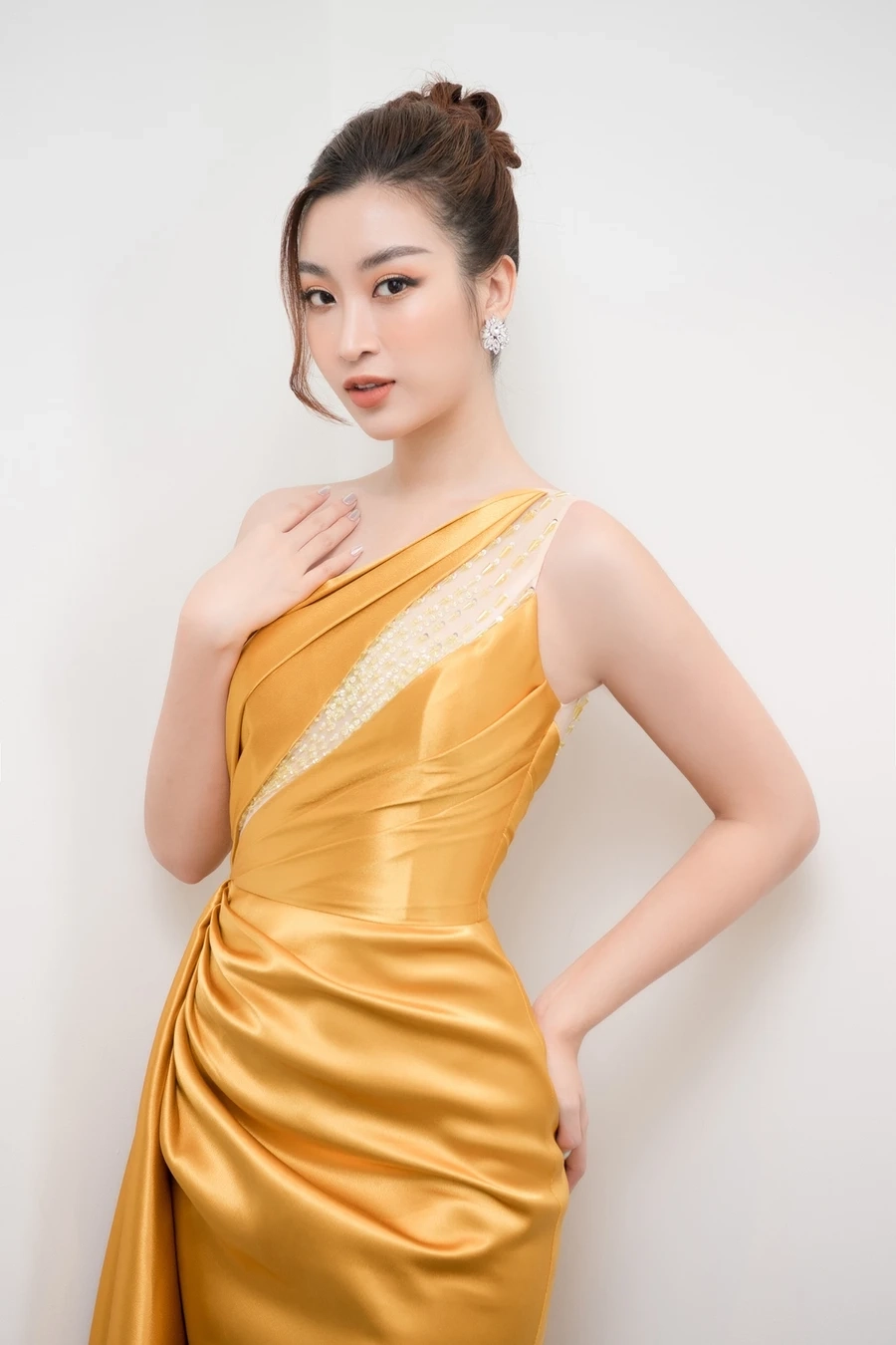 Lương Thùy Linh giống Đỗ Mỹ Linh ở vẻ đẹp và sự tự tin Lương Thùy Linh giống Đỗ Mỹ Linh ở vẻ đẹp và sự tự tin
