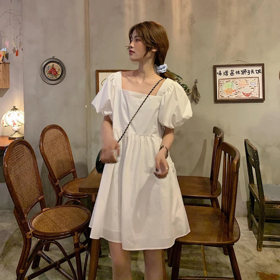 Gái xinh mặc váy trắng mang đến vẻ đẹp thanh lịch và dịu dàng Gái xinh mặc váy trắng mang đến vẻ đẹp thanh lịch và dịu dàng