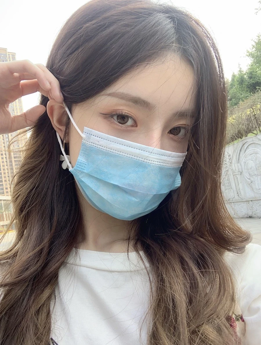 Che mặt gái xinh mặc váy trắng tạo nên sự bí ẩn và thu hút Che mặt gái xinh mặc váy trắng tạo nên sự bí ẩn và thu hút