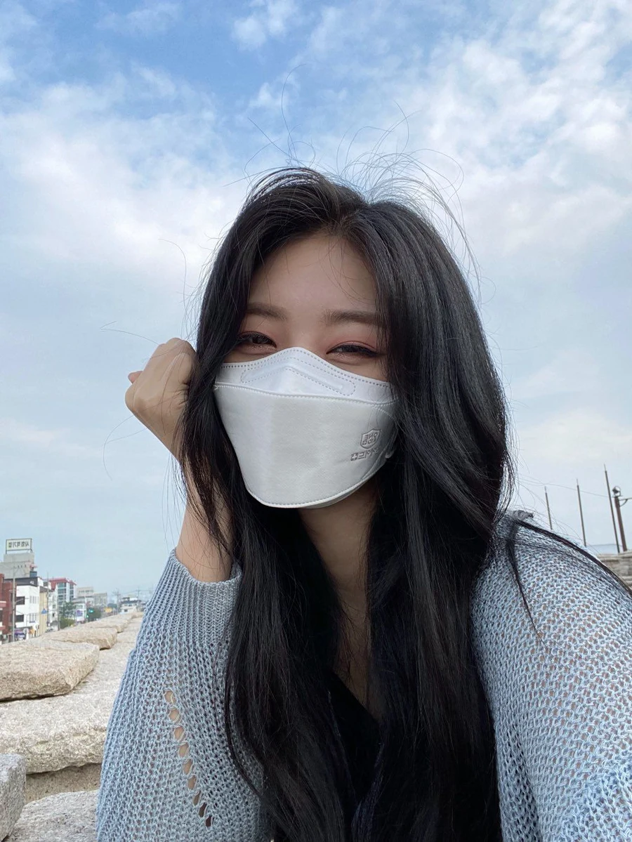 Gái xinh váy trắng khiến mọi người cảm thấy dễ chịu và vui vẻ Gái xinh váy trắng khiến mọi người cảm thấy dễ chịu và vui vẻ