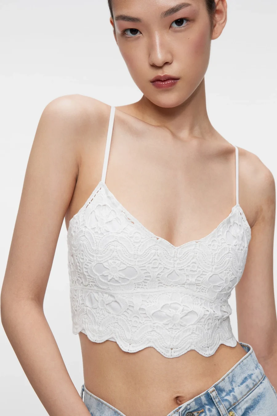 Gái xinh tóc dài đeo kính cute mang đến sự trẻ trung và năng động Gái xinh tóc dài đeo kính cute mang đến sự trẻ trung và năng động