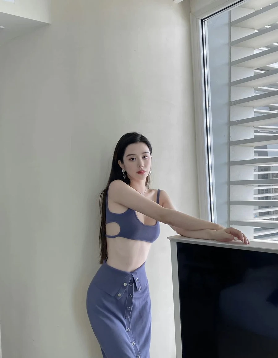 Gái xinh mặc áo dài live mang đến vẻ đẹp truyền thống và hiện đại Gái xinh mặc áo dài live mang đến vẻ đẹp truyền thống và hiện đại