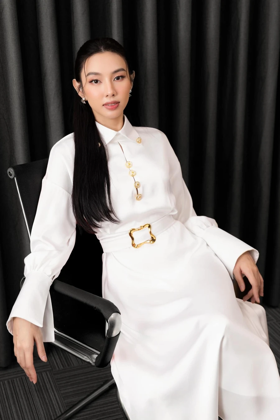 Nguyễn Thúc Thùy Tiên áo dài mang đến vẻ đẹp truyền thống và duyên dáng Nguyễn Thúc Thùy Tiên áo dài mang đến vẻ đẹp truyền thống và duyên dáng