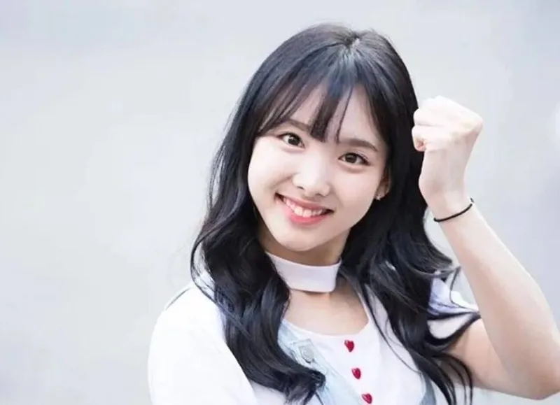 Cố tỏ ra là mình ổn nhưng sâu bên trong nước mắt là biển rộng meme thể hiện cảm xúc sâu sắc Cố tỏ ra là mình ổn nhưng sâu bên trong nước mắt là biển rộng meme thể hiện cảm xúc sâu sắc