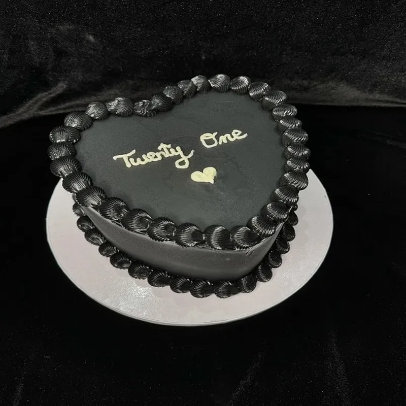 Ảnh trái tim đen trắng mang đến sự đơn giản và tinh tế