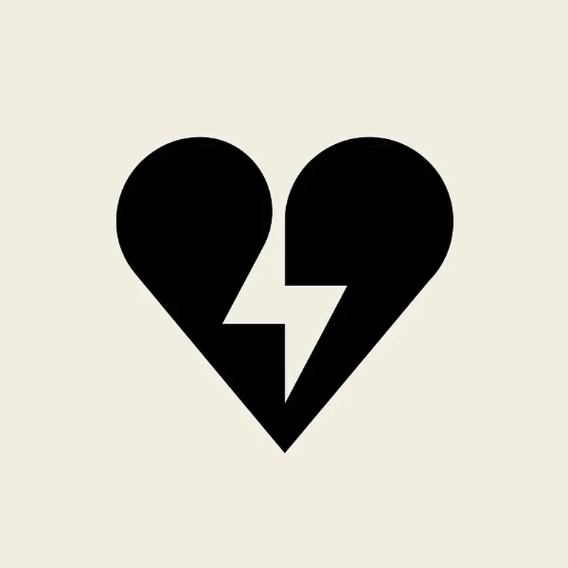 Hình ảnh trái tim đen nền trắng mang đến sự nổi bật