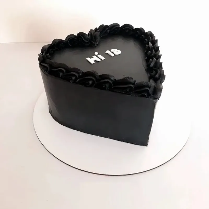 Hình ảnh trái tim đen trắng giúp bạn tạo phong cách riêng