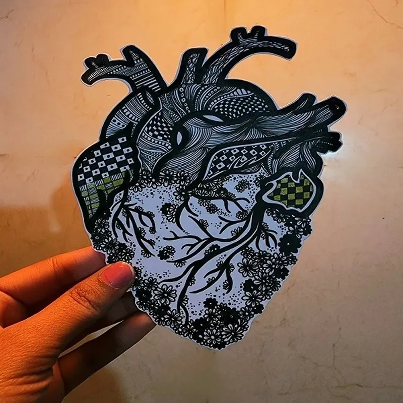 Hình đen trái tim giúp bạn thể hiện phong cách mạnh mẽ