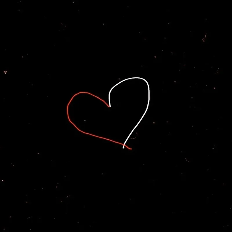 Hình nền trái tim đen giúp bạn tạo không gian độc đáo