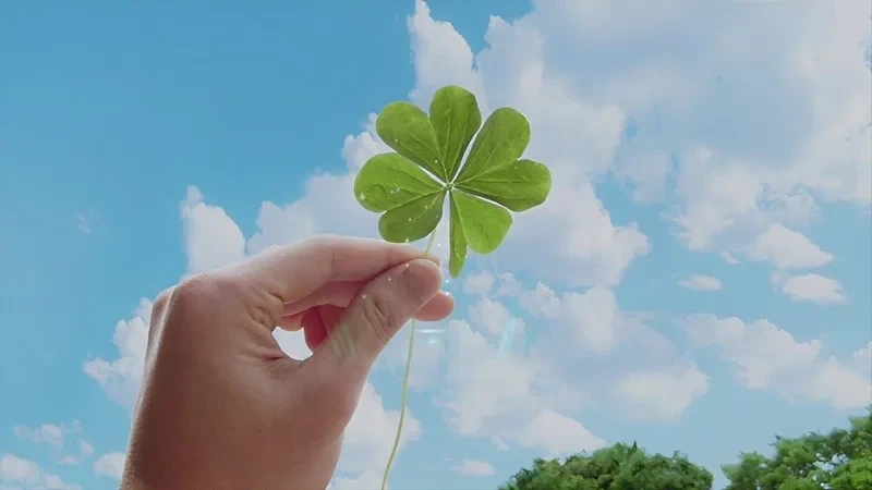 Hình nền may mắn mệnh thổ tạo không gian sống động và đầy hy vọng Hình nền may mắn mệnh thổ tạo không gian sống động và đầy hy vọng