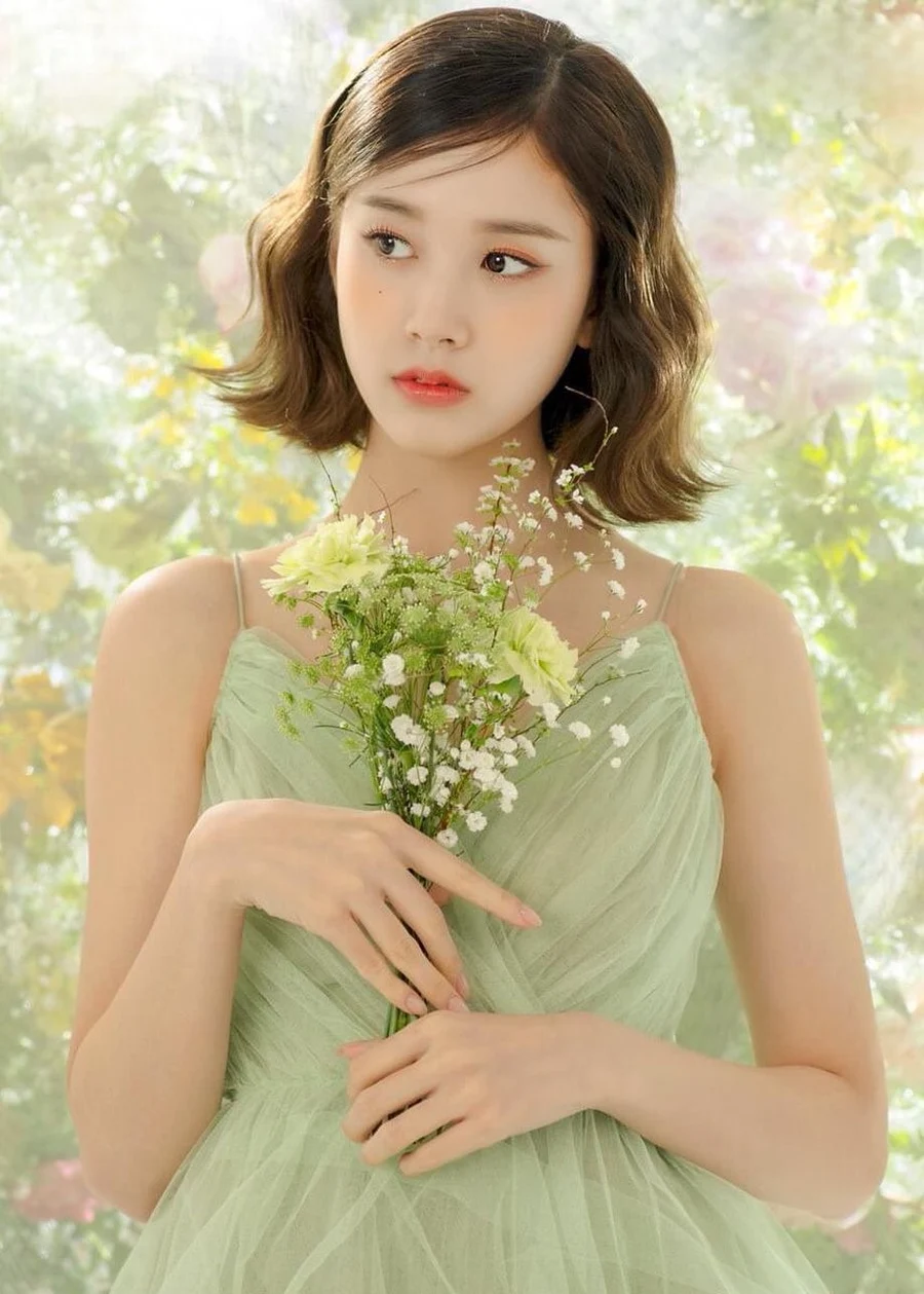 Gái cute mặc bikini thể hiện sự tự tin và quyến rũ Gái cute mặc bikini thể hiện sự tự tin và quyến rũ