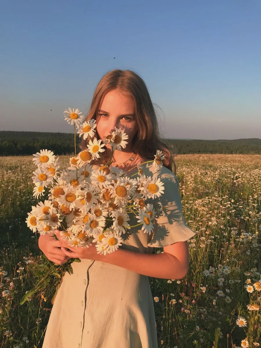 Gái xinh tóc ngắn đeo kính cute mang đến sự trẻ trung và năng động Gái xinh tóc ngắn đeo kính cute mang đến sự trẻ trung và năng động