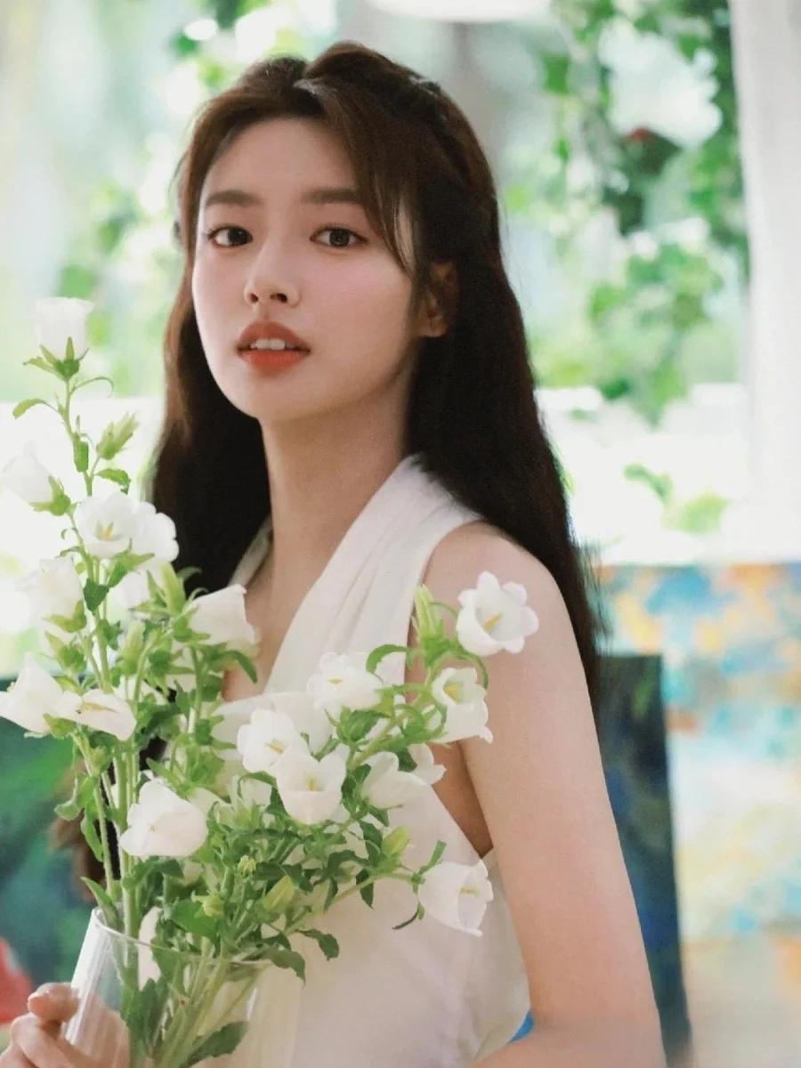 Anime tóc ngắn đeo kính mang đến sự dễ thương cho những ai yêu thích hoạt hình Anime tóc ngắn đeo kính mang đến sự dễ thương cho những ai yêu thích hoạt hình