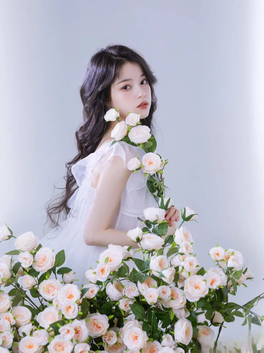 Ảnh cô gái buồn thể hiện cảm xúc sâu sắc trong những khoảnh khắc khó khăn Ảnh cô gái buồn thể hiện cảm xúc sâu sắc trong những khoảnh khắc khó khăn