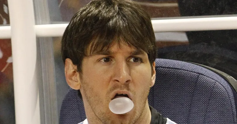 Messi khóc meme thể hiện cảm xúc sâu sắc trong những tình huống khó khăn Messi khóc meme thể hiện cảm xúc sâu sắc trong những tình huống khó khăn