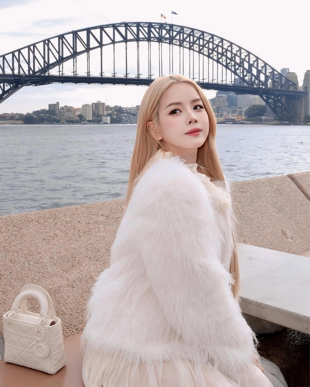 Ngắm nhìn vẻ đẹp cuốn hút của dj mie trên sân khấu