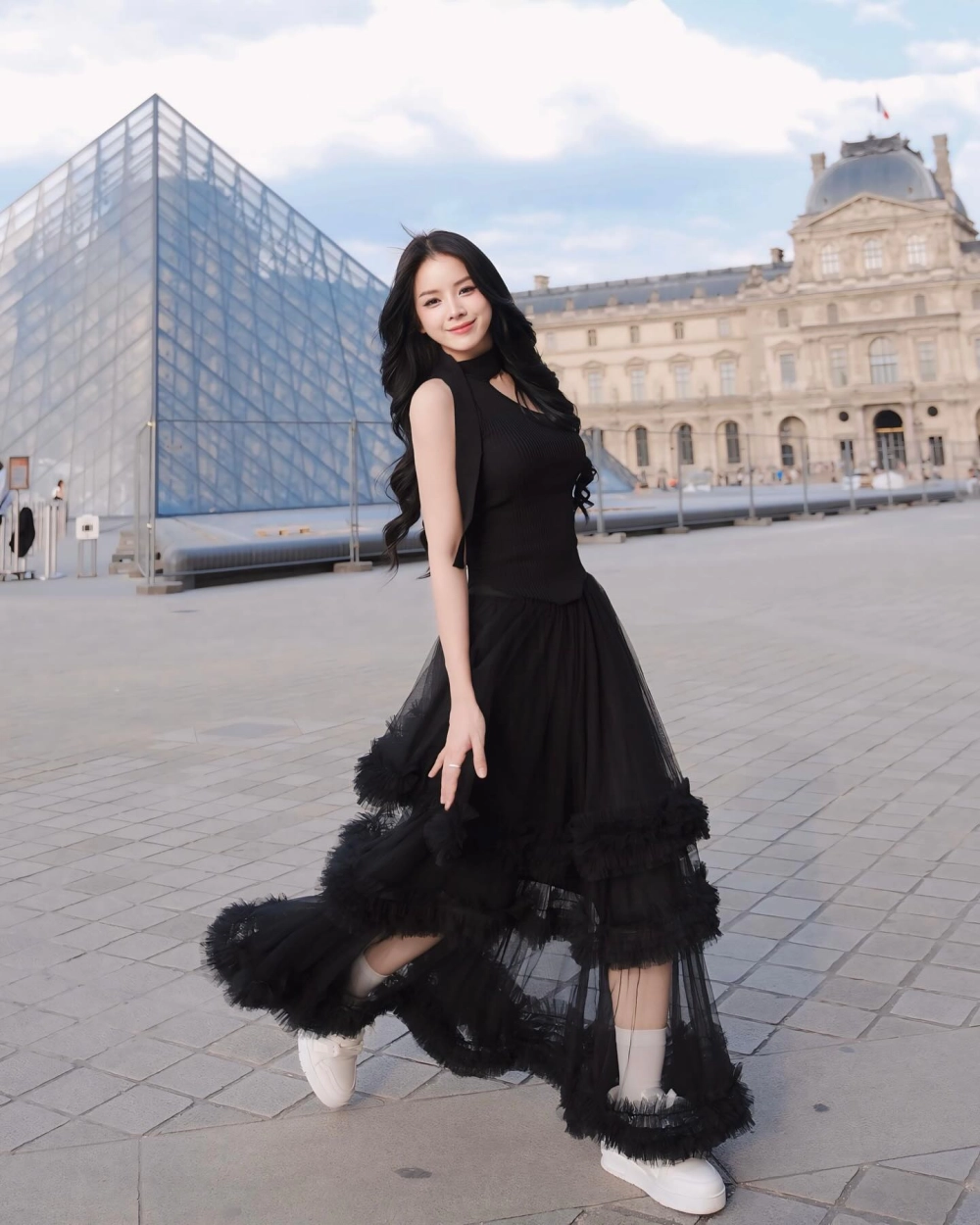 Hiệu ứng nóng từ dj mie rung lắc con hàu phủ sóng mạng