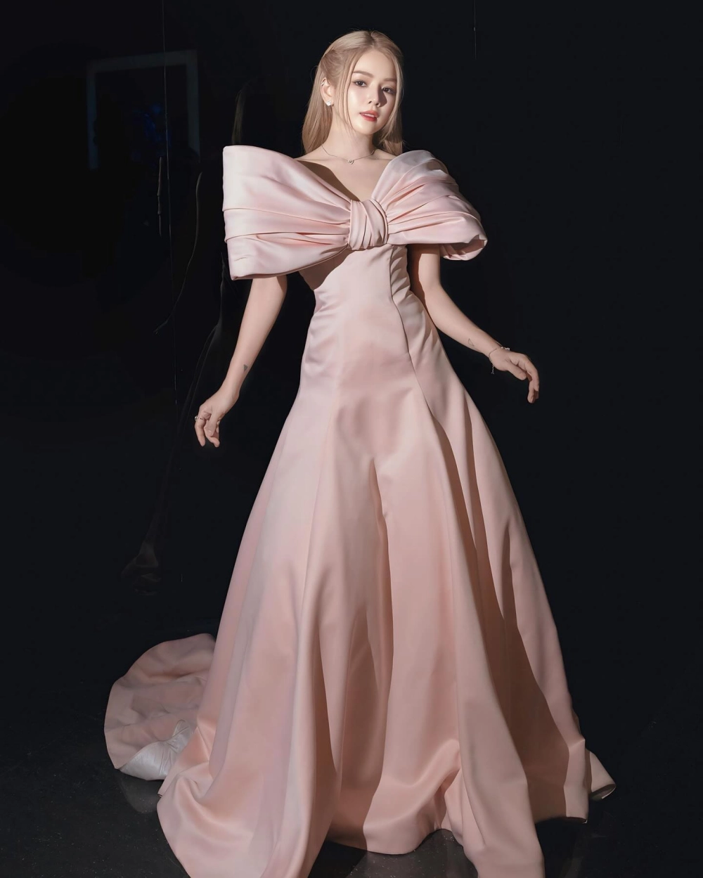 Câu hỏi dj mie sinh năm bao nhiêu gây bão mạng