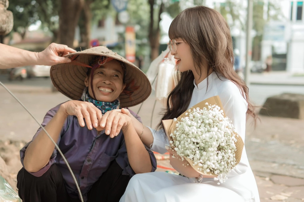 Khoảnh khắc Gấm kami và người yêu gây bão cộng đồng mạng