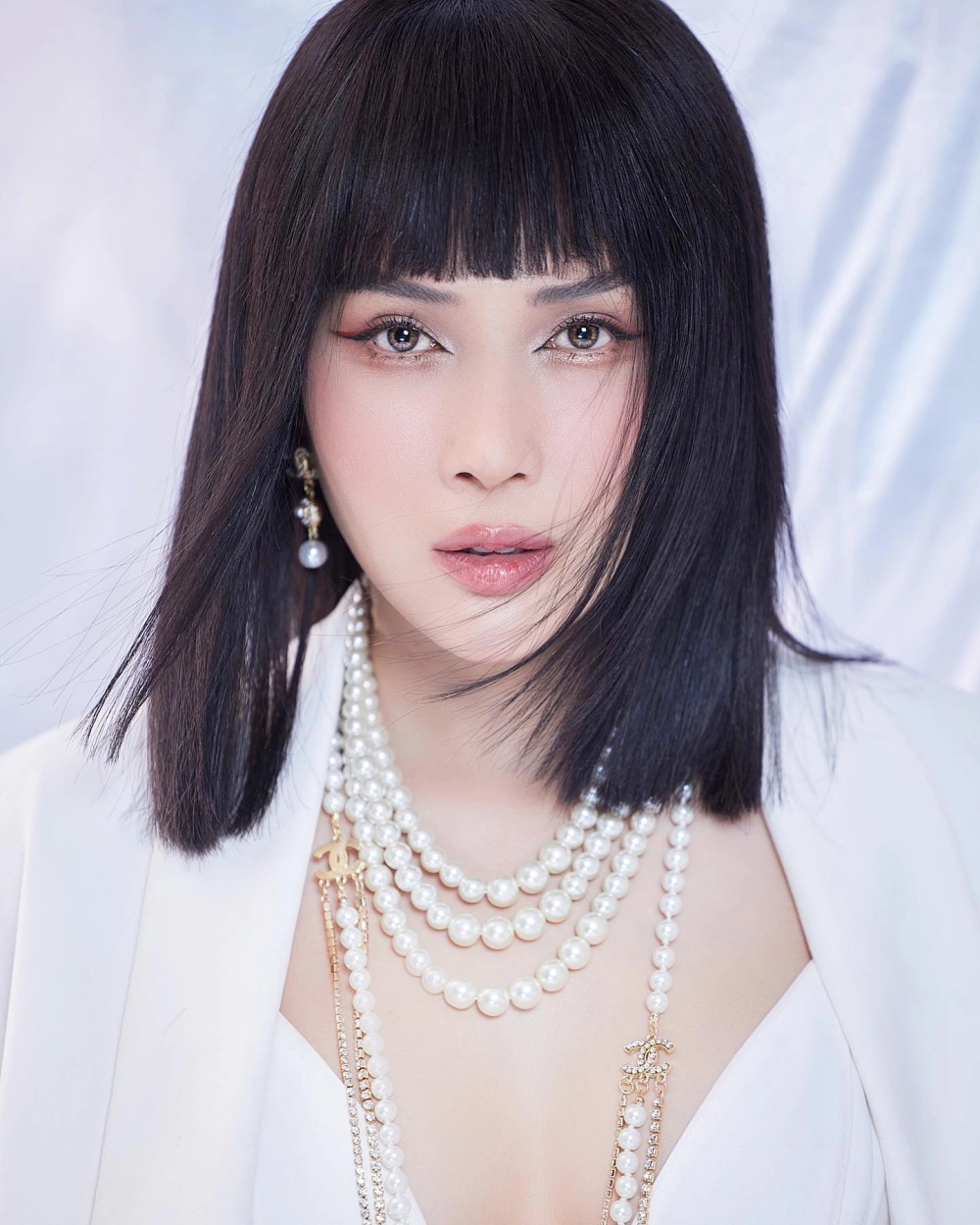 Khả Như ghi dấu ấn với phong cách duyên dáng và đa tài