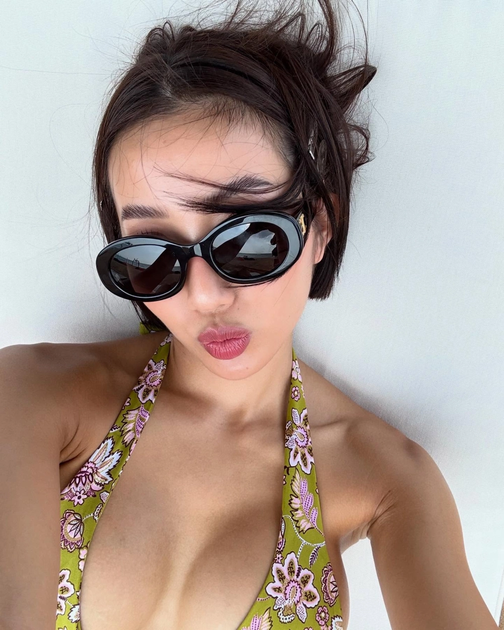 Ảnh Lê Thị Khánh Huyền mặc bikini gây sốt mạng xã hội