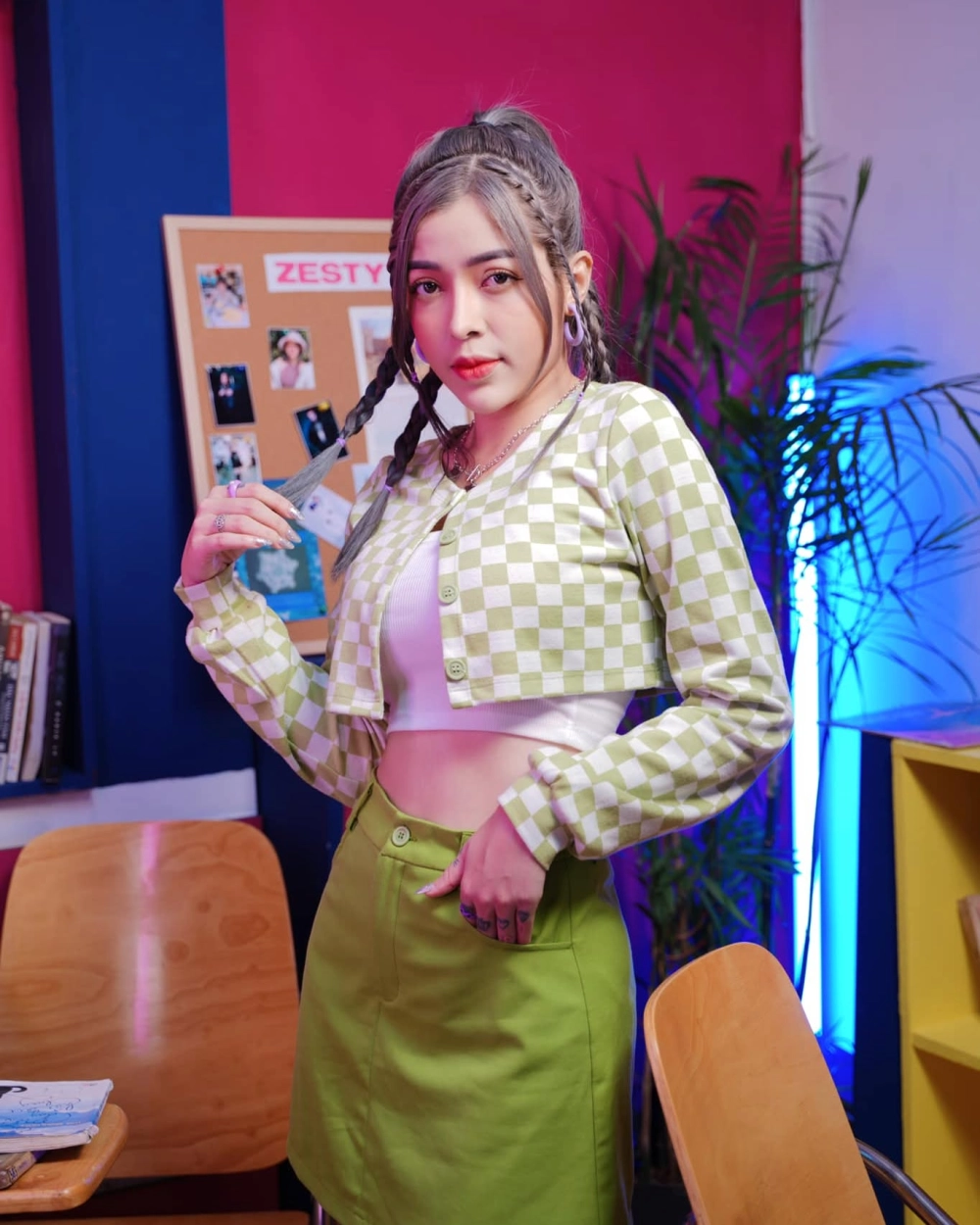 Hình ảnh Linh Barbie luôn thu hút trên mạng xã hội