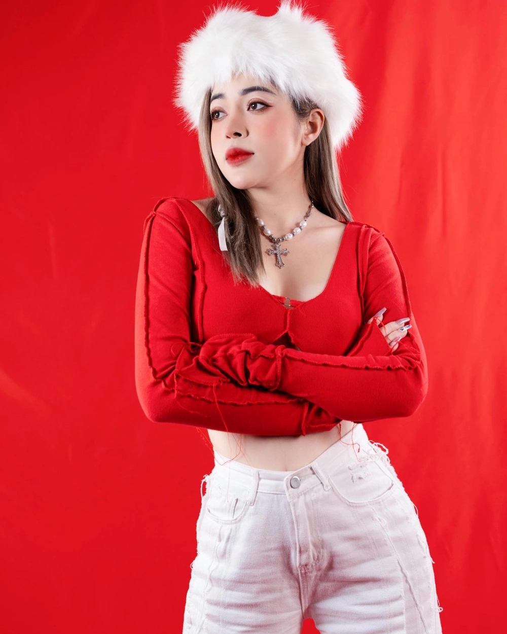 Chồng của Linh Barbie là ai khiến dân tình xôn xao