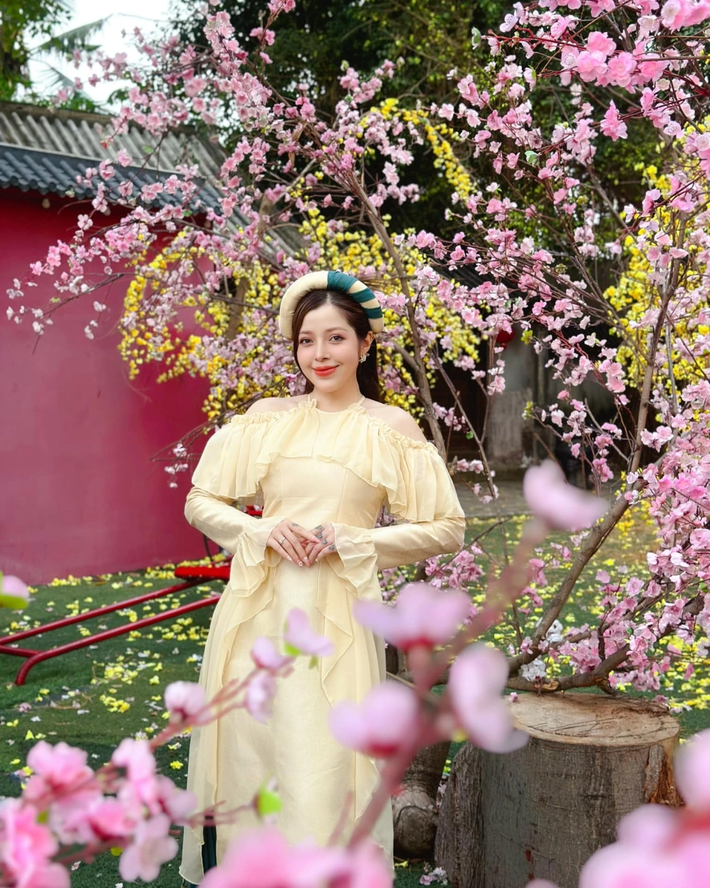 Linh Barbie là ai mà khiến mạng xã hội bùng nổ