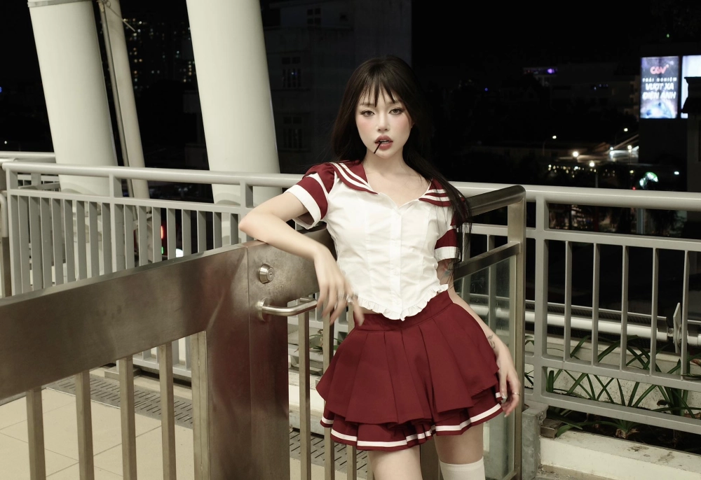 Hình ảnh mới hé lộ Chiều cao Linh Ngọc Đàm thật sự