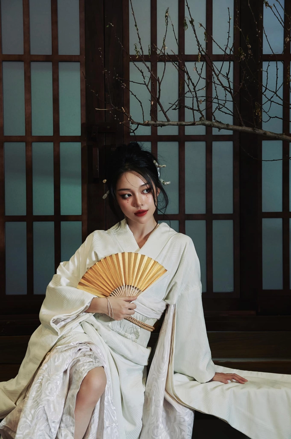 Loạt ảnh đáng yêu của Linh Ngọc Đàm mèo gây sốt mạng